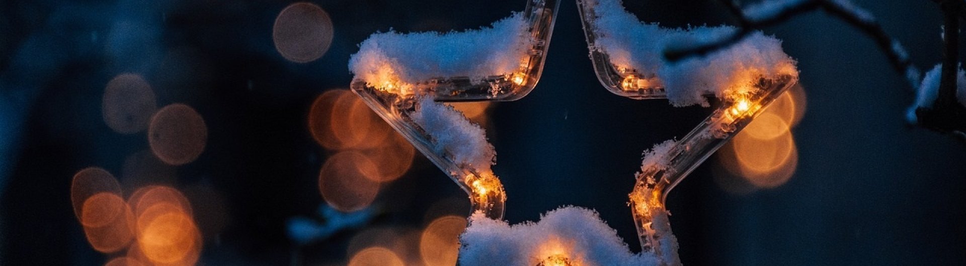 Hangende kerstster met lichtjes