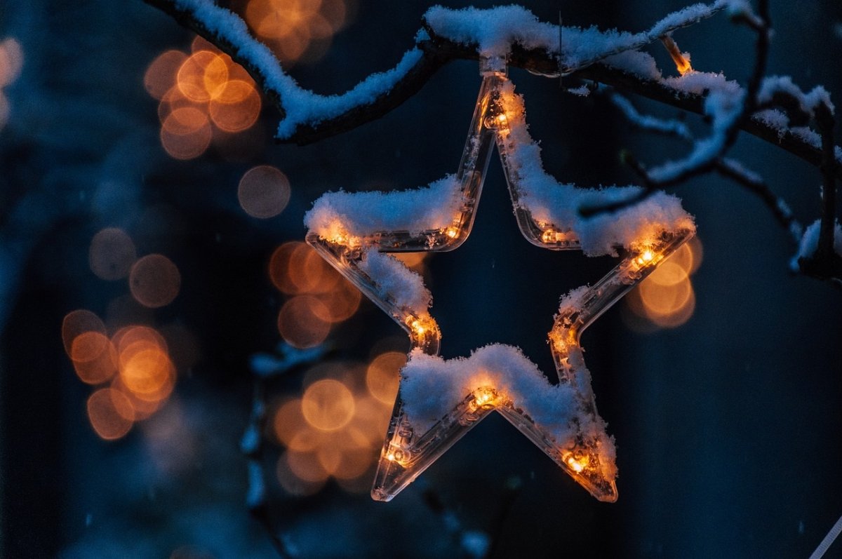 Hangende kerstster met lichtjes